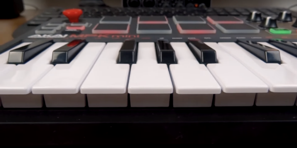 imagen de un controlador midi AKAI MPK Mini MK3